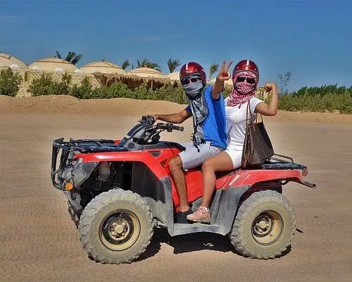 Excursion de 5 heures en quad avec barbecue depuis Sahl Hasheesh et la baie de Makadi'